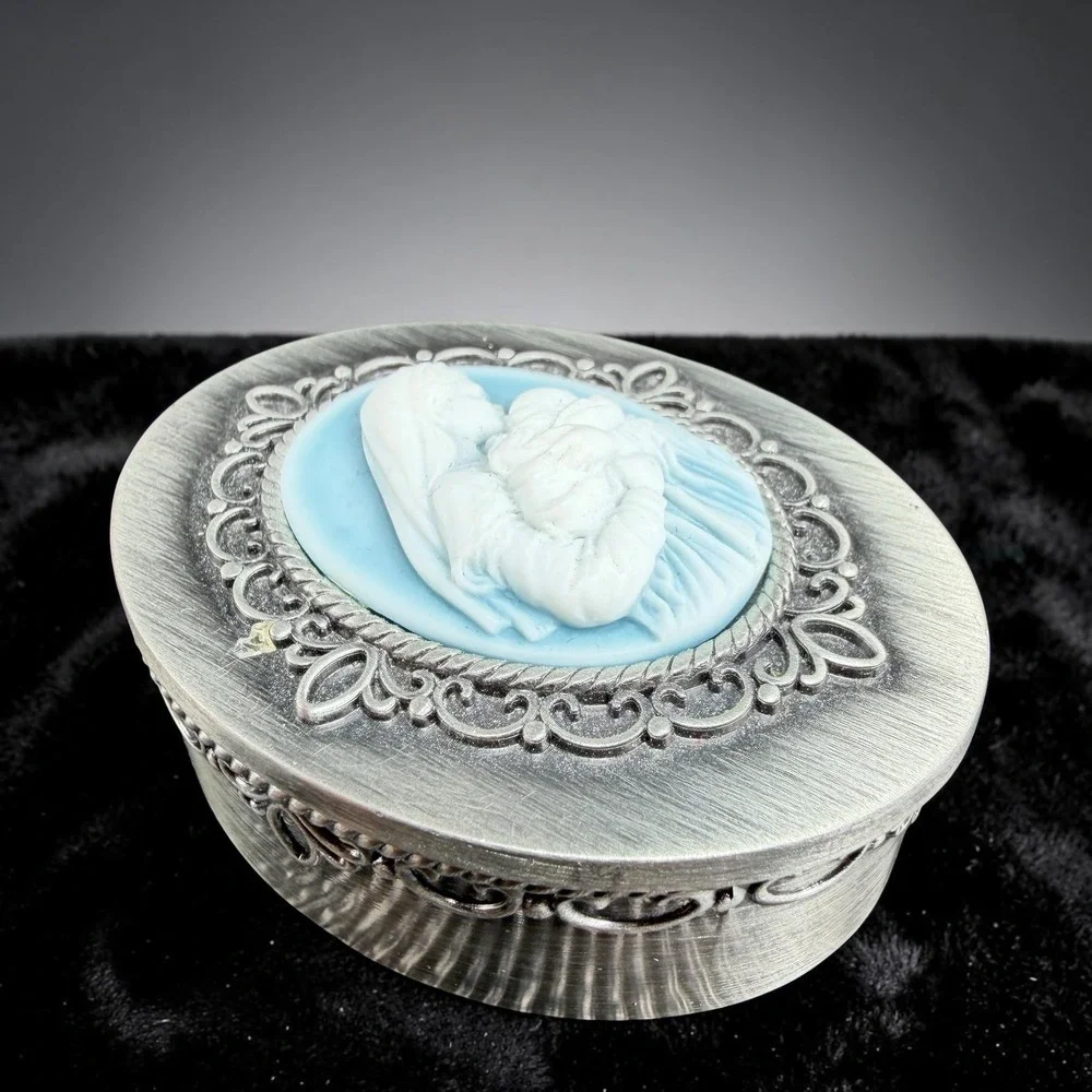 2013 CB Mother and Child Cameo Trinket Box Silver Tone Blue Oval Jewelry Case